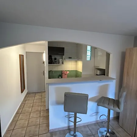 Nimois Bien Equipe Avec Parking Apartamento Nîmes